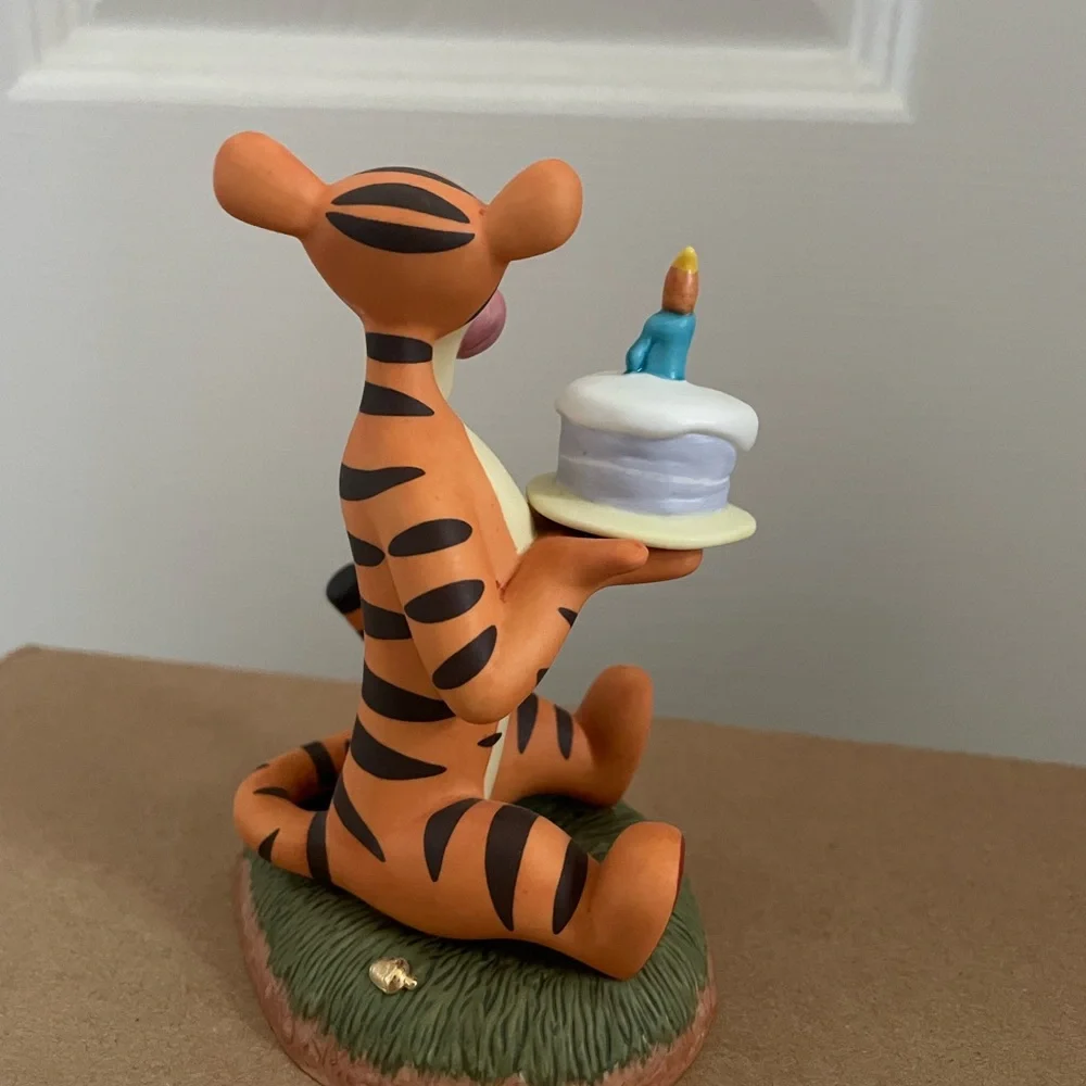 Disney Tigger Ceramic Figurine - Picture 4 of 5
